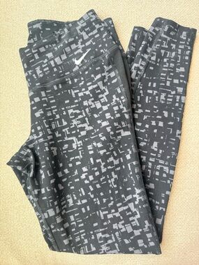 Nike Dri-Fit Black & Gray Graphic Women’s Performance Leggings